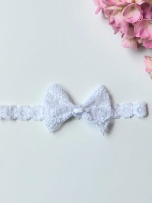 luksuslik lumivalge pitspeapael lipsukesega vastsündinule beebile lapsele. Lace headband for newborn.